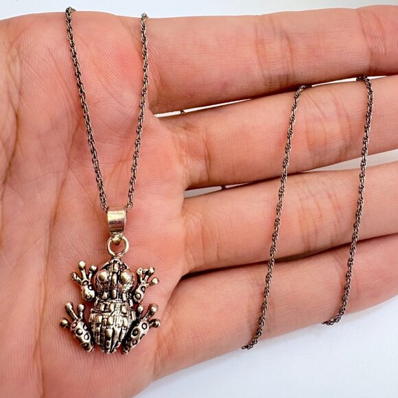 VTG Solid Sterling Silver 925 Textured Frog Pendant Necklace Size 18" Length - Picture 7 of 13